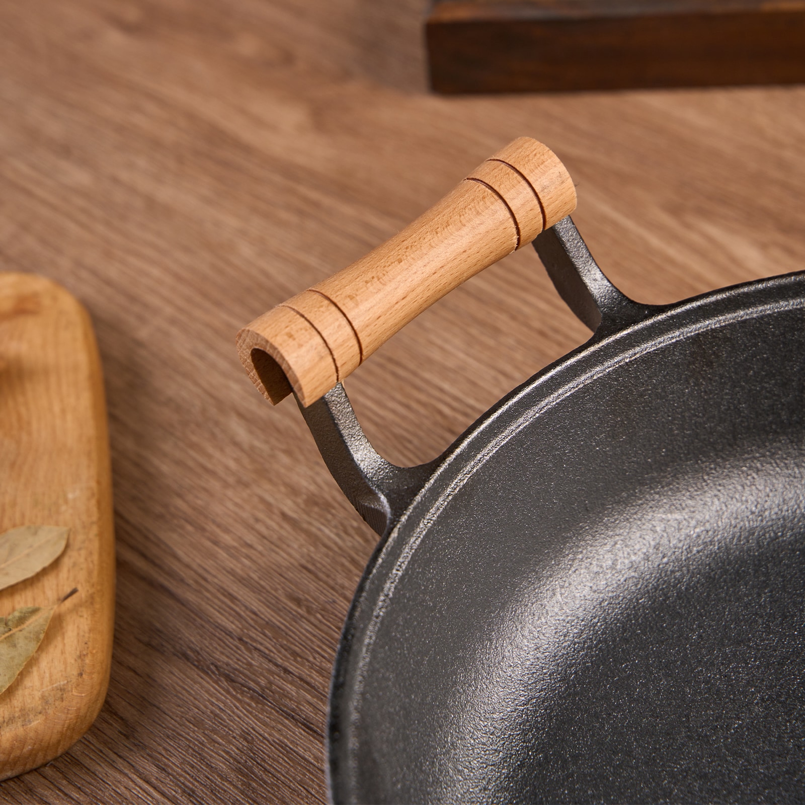 WANGYUANJI 11.8"Pancake Griddle With Wooden Handle, Cast Iron Skillet, Uncoated Pan For Home, Thickened Non-Stick Skillet, Multi-Purpose Skillet With Wire Balls_voghion.com